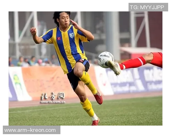 吴磊与足球明星的精彩瞬间照片分享，展现青春活力与运动魅力