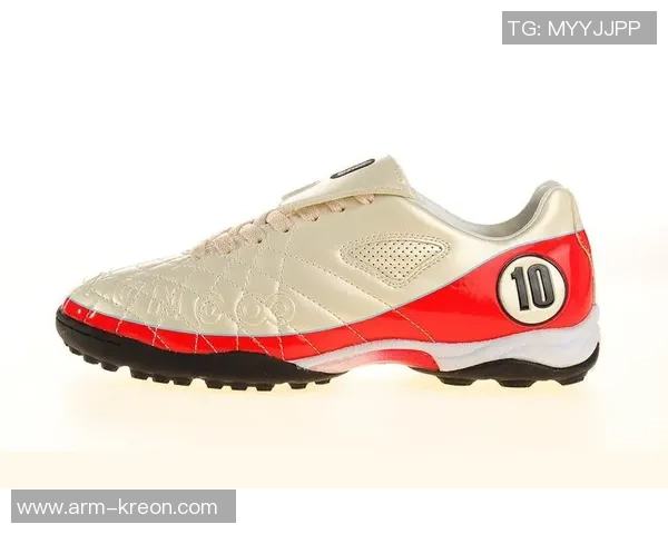 足球明星推荐的顶级足球鞋选择指南让你在场上闪耀表现